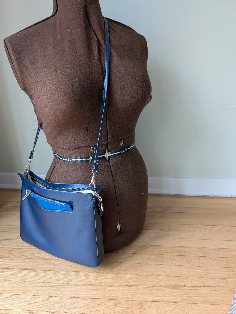 ​Danier Genuine Leather Two-Tone Navy Blue Crossbody Bag - Excellent Condition